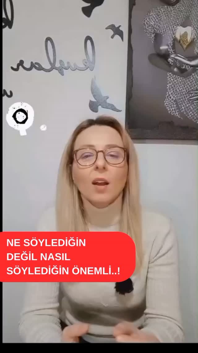 Bazen mesele ne söylediğin değildir. Mesele, kitlelerin neye koştuğudur. Çünkü kalabalıklar hakikate değil, umut&hellip;