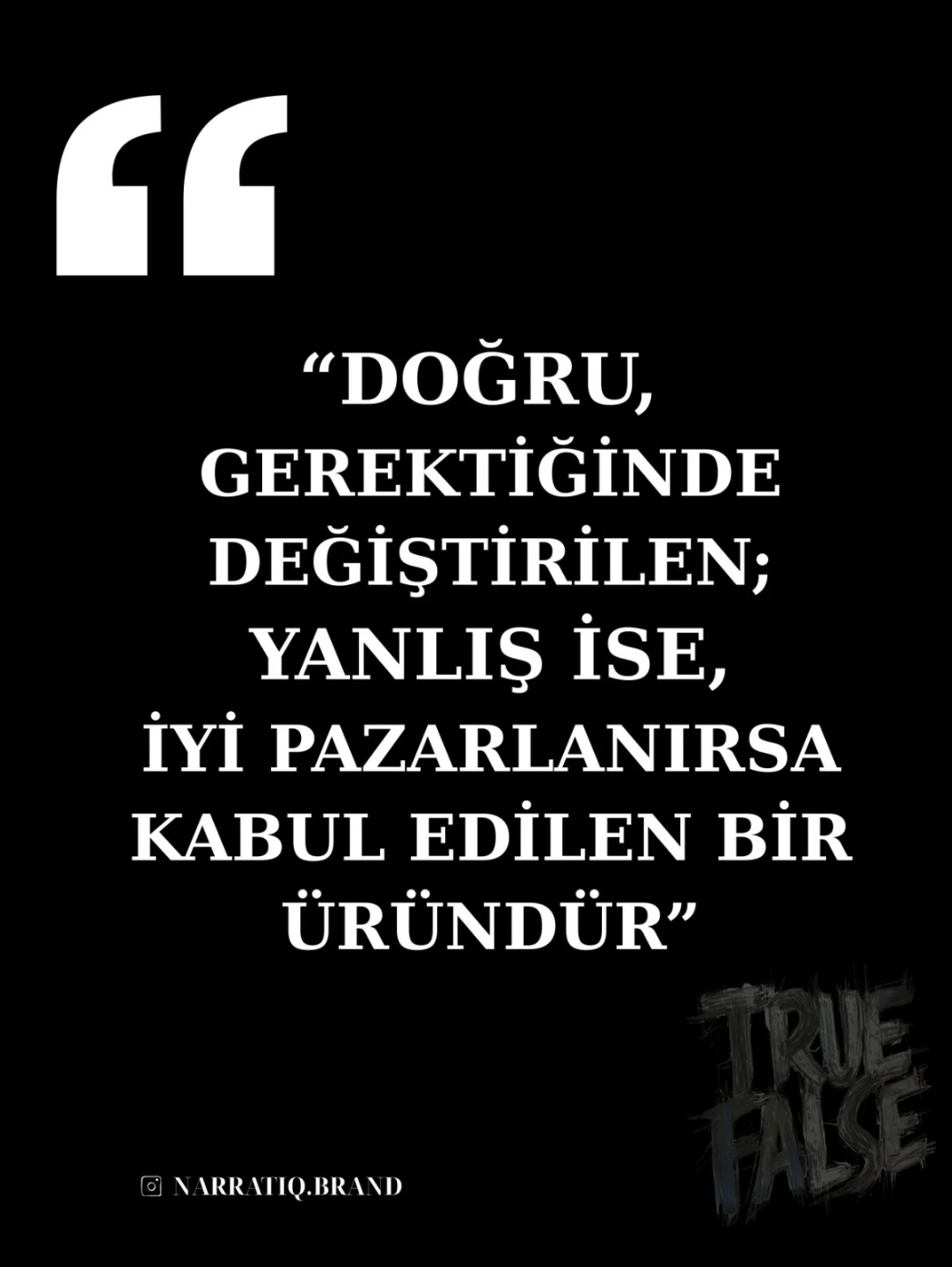 “Doğrunun Pazarı, Yanlışın Sergisi” Eski bir şehrin ara sokaklarında, her sabah aynı saatte kurulan…